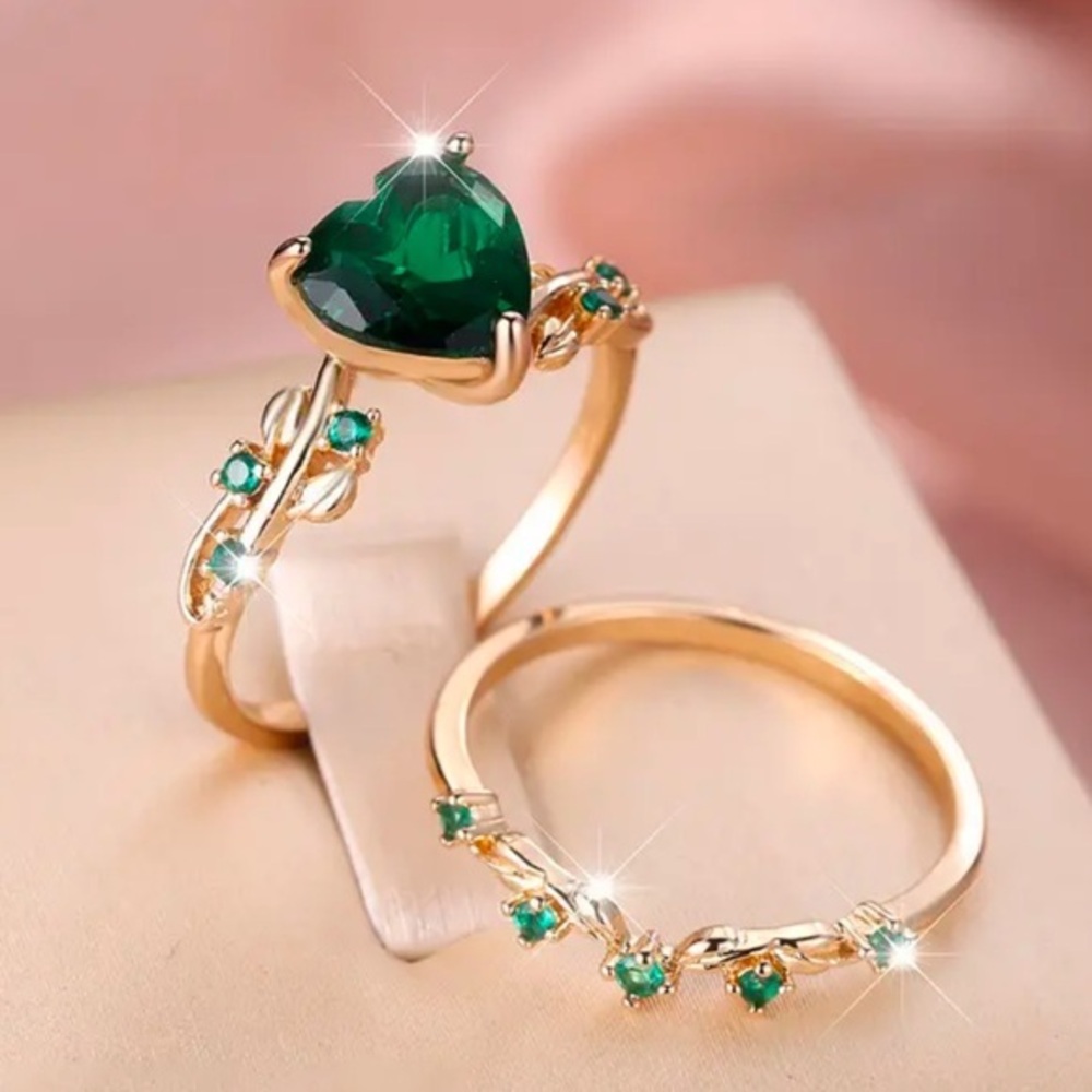 Emerald Green Engagement Ring Flower Bridal Set Gold Tone Size 8 NWT